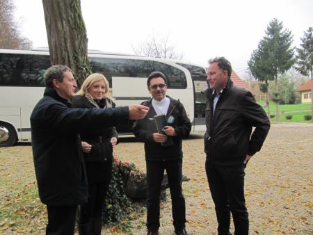 Sprejem gostov iz Velikih Lašč in dvig zastave v čast Šafarskemu v okviru vseslovenske akcije Moja dežela-lepa in gostoljubna 13